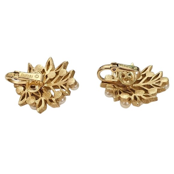 Trifari Gold Tone Faux Pearl Open Leaf Clip-On Earrings, Signed L832 - Picture 4 of 7